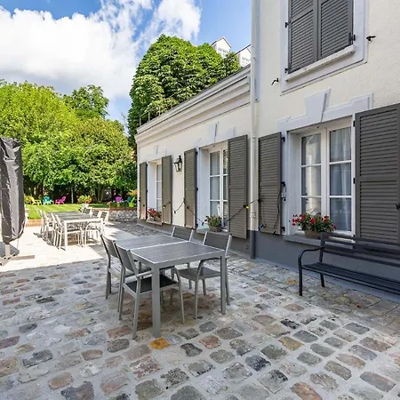 La Maison De L 'arbre Sec